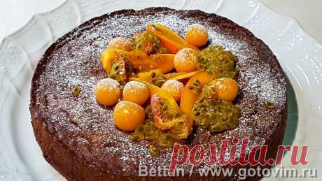 Шоколадный кекс с вареной сгущенкой. Рецепт с фото Шоколадных кексов много не бывает.  Хотя они и калорийные, но каким-то образом они всегда очень быстро исчезают... Мистика! В этом рецепте интересное сочетание сладкого кексового теста и начинки с маракуйей и томарилло. Все эти фрукты оказались очень вкусными в сочетании со сладким шоколадом! Свежо и необычно. А сладкие фрукты к этому шоколадному кексу совсем не пошли, приторно бы было. При желании можно подать немного взбитых сливок.

