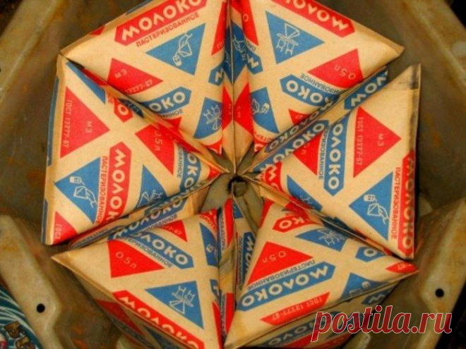 Почему в Советском Союзе молоко было в пирамидках и стеклянных бутылках, а вся еда в бумаге Советский Союз был неординарной страной. Все «одинаково бедные», всеобщая воинская повинность, Ленин, много красного цвета и самое странно – молоко в загадочных пирамидках. Поговаривают, что молоко в ...