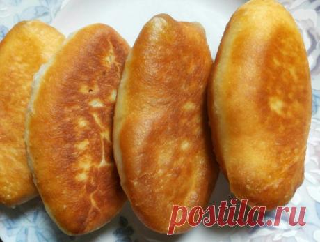 Жареные пирожки с капустой 

Наташа Синяткина ( Круглая) 

Большое спасибо Марине Струцкой ха рецепт!!! Очень удачное тесто и.очень вкусные получились пирожки копирую рецепт: 
Тесто для жареных пирожков от Наталии Григоровой. Это чудесное тесто готовится безопарным способом. 
Ингредиенты: 3 столовые ложки муки; 3 столовые ложки масла подсолнечного; 1 столовая ложка сахара; 1 чайная ложка соли. Приготовление: Соединить все компоненты и залить все это 1 стаканом крутого кипя...