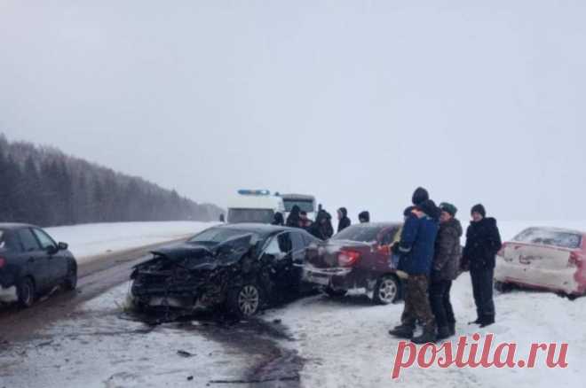 Попавший в ДТП с двумя погибшими глава Минздрава Башкирии вернулся к работе. Смертельная авария произошла 29 декабря прошлого года.