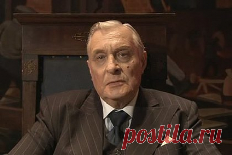 Сыгравший Воланда актер оценил новую экранизацию «Мастера и Маргариты». Народный артист СССР Олег Басилашвили высказался о новой экранизации «Мастера и Маргариты». Сыгравший Воланда в сериале Владимира Бортко актер заявил, что фильм Михаила Локшина не имеет никакого отношения к роману Михаила Булгакова. Басилашвили отметил, что не смотрел картину и не хочет тратить на это свое время.