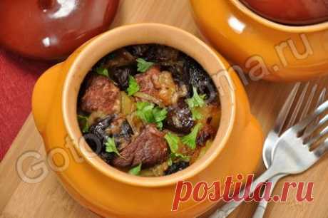 Баранина с картофелем и черносливом, тушенная в горшочке | Вкус жизни