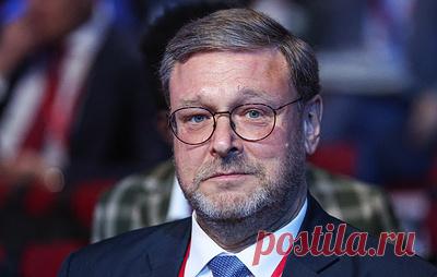 Косачев прокомментировал слова президента Чехии о слежке за русскими в странах Запада. По словам вице-спикера Совета Федерации, эта риторика напоминает политику Адольфа Гитлера