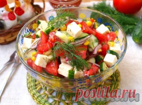 Салат "Рандеву" - 7 пошаговых фото в рецепте Предлагаю вам очень вкусный салат из свежих овощей с добавлением брынзы и кукурузы. Это блюдо прекрасно подойдёт для завтрака или ужина, а также разнообразит праздничный стол. К тому же этот салат очень яркий и радует своим внешним видом. Очень рекомендую! Ингредиенты