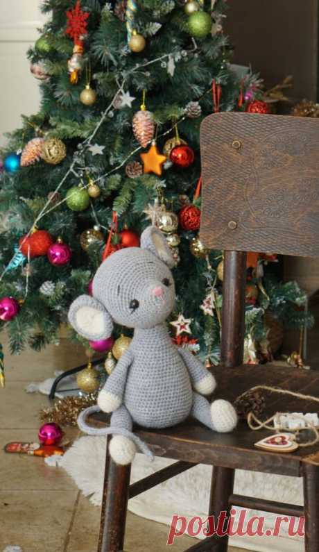 Cute Christmas Mouse crochet patterm