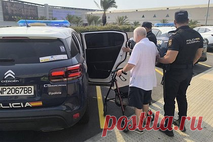 Семидесятилетний мужчина с ходунками обокрал туристку в аэропорту на сотни тысяч рублей