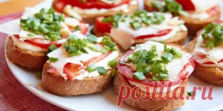 Рецепты бутербродов с авокадо, селедкой, красной икрой — вкусные и простые рецепты горячих бутербродов с колбасой в духовке Рецепты бутербродов разнообразны и определить, какой вариант вкуснее или готовится быстрее очень сложно, нужно пробовать каждый. Блюдо, принятое считать закуской, многим заменяет полноценный завтрак или ланч, так как готовится угощение быстро, из подручных ингредиентов и его удобно кушать, даже на ходу. Как сделать бутерброд? Бутерброд стал неотъемлем...