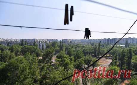 В Луганске прогремело несколько взрывов. Удар пришелся по промзоне Луганска на юго-востоке города, сообщил Марочко. Последний раз о сильных взрывах в Луганске власти сообщали в середине мая, тогда они обвинили ВСУ в обстреле города британскими ракетами Storm Shadow