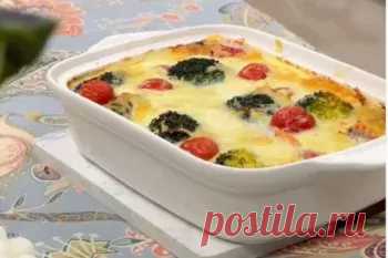 Киш с лососем, брокколи и луком порей