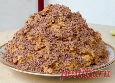 Торт "Муравейник" за 10 минут
Это вкусный и быстрый в приготовлении тортик без выпечки из минимума продуктов. Готовится он буквально за 10 минут, еще минут 30 для пропитки - и у Вас есть что подать к чаю! Очень вкусно!
Ингредиенты:
печенье (типа "Юбилейное", "Топленое молоко") - 500-600 г;
молоко сгущенное вареное - 1 банка;
масло сливочное - 100 г;
сметана - 2 ст. л.;
мак, орехи, шоколад - по вкусу и желанию.
Приготовление:
Печенье поломать в глубокую посуду небольшими кусочками. Сгущенное