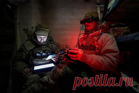 Стало известно о пытавшихся атаковать нефтяной завод в Туапсе дронах ВСУ. Нефтеперерабатывающий завод в Туапсе мог загореться после падения обломков сбитого системой противовоздушной обороны дрона Вооруженных сил Украины. Об этом сообщает Telegram-канал Mash. По данным издания, всего завод пытались атаковать три дрона — каждый был сбит при подлете.