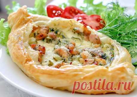 Лодочки из слоеного теста с мясом и картофелем. Это блюдо заключает в себе полноценный обед, завтрак или ужин. Вкуснятина