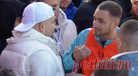 «Подобное поведение неприемлемо»: блогер Литвин напал на болельщика во время матча Медиалиги. Основатель команды Lit Energy Михаил Литвин напал на болельщика во время матча 7-го тура Кубка медийной футбольной лиги с ростовским СКА. Блогер не сдержался, услышав оскорбления в свой адрес, и ударил поклонника армейцев по лицу. Тут же на трибунах едва не разгорелась массовая потасовка, а за болельщиков вступился руководитель южан рэпер Василий Вакуленко. Президент Медиалиги Николай Осипов назвал…