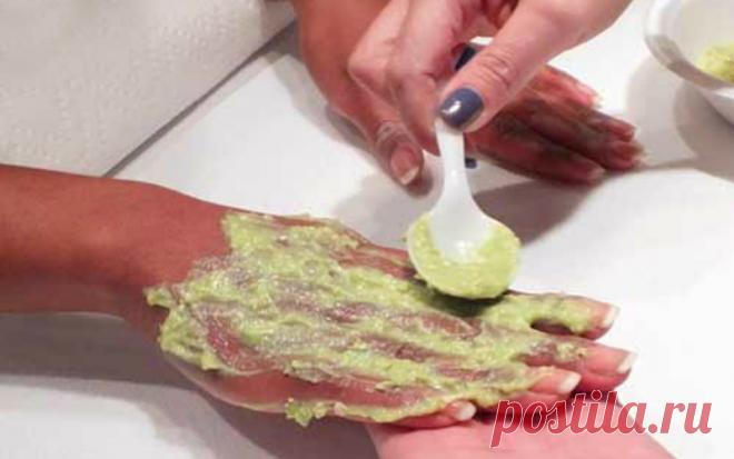 Французская маска для рук: разглаживает морщины, отбеливает пигментные пятна и заживляет трещинки на коже Забирайте рецепт маски для рук: доступна и действенна в любой сезон!