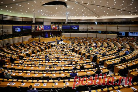 В Европе обвинили Украину в ущемлении прав нацменьшинств. Украина нарушает права румынского меньшинства, что неприемлемо для страны, претендующей на членство в Европейском союзе, заявил депутат Европарламента от Румынии Тудор Чуходару. Как выяснила «Лента.ру», в своем обращении к Еврокомиссии парламентарий призвал институцию принять меры для защиты нацменьшинства.