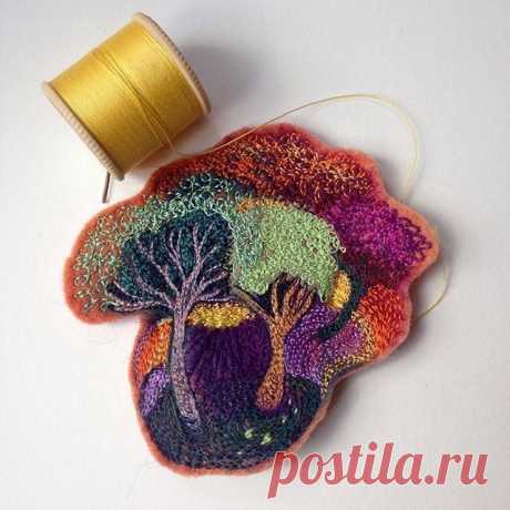 Вышитые броши. Michala Gyetvai.