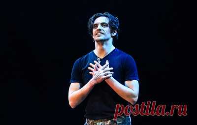 Рок и бунтарство: каким получился спектакль "Мастер и Маргарита" Сергея Полунина. Премьера постановки прошла 22 марта на сцене Crocus City Hall, следующий показ состоится в Санкт-Петербурге 25 марта