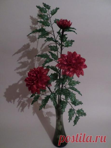 Композиция из красных георгин | biser.info - всё о бисере и бисерном творчестве