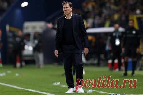 «Аль-Наср» уволил главного тренера. Саудовский клуб «Аль-Наср» уволил главного тренера Руди Гарсию. Уточняется, что контракт со специалистом расторгнут по обоюдному согласию сторон. Кто заменит француза на посту главного тренера, не сообщается. Ранее Marca заявила, что уволить Гарсию руководство клуба попросил португальский форвард Криштиану Роналду.