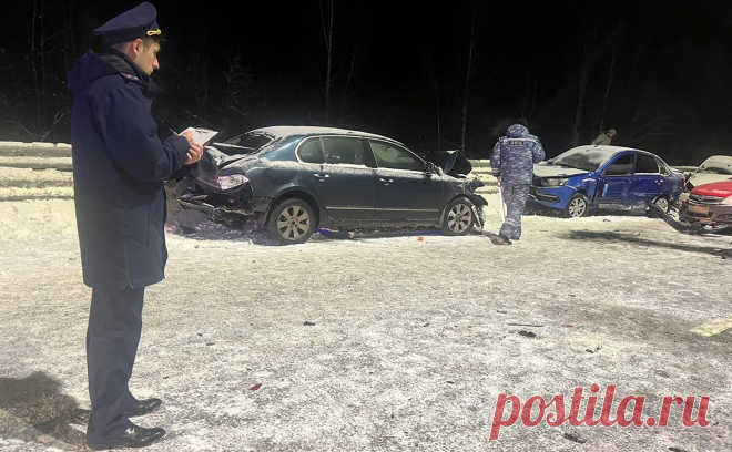 СК назвал причину аварии 60 машин в Новгородской области. Причиной массового ДТП в Новгородской области стал автомобиль, на задней оси которого установлены покрышки, не соответствующие дорожным условиям, сообщила пресс-служба регионального управления СК.