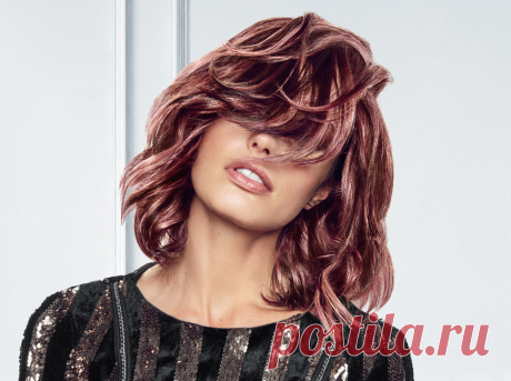 «Что такое окрашивание «шиммер», и кому оно подходит?» «Вижу в Instagram много фото с хэштегом #shimmer, причем он явно относится к волосам, а не макияжу. Это новое окрашивание? На инстаграмных фото смотрится красиво, но не понятно, что это ─ тонирование, макияж для волос, рисование на волосах или просто какой-то специальный уход? Кому «шиммер»