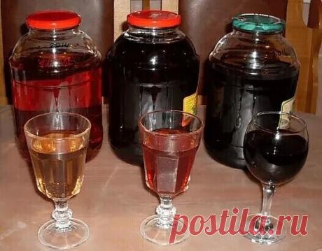 В"стародавние" времена бабушка делала вкуснейшее домашнее вино из старого засахаренного варенья. Сейчас, когда в магазине при покупке бутылочки вина, вероятность нарваться на химический суррогат, или приобрести кислятину неизвестного происхождения - 95%, этот рецепт стал еще более актуален. Шикарное, вкусное, ароматное домашнее вино, да еще и с "гуманным ценником" - прекрасное решение к праздничному столу! А восхищение гостей, попробовавших этот "божественный" напиток, ста...
