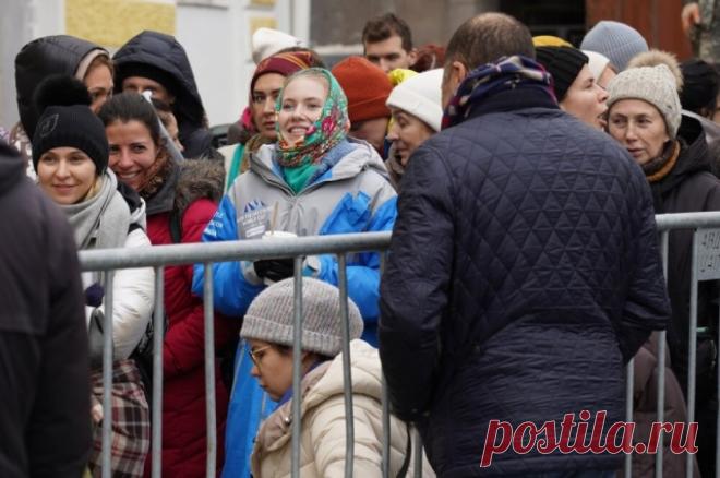 Женщина отстояла в очереди 59 часов, чтобы купить билеты на «Щелкунчика». Жительница Красноярска хотела показать балет дочери на ее день рождения.