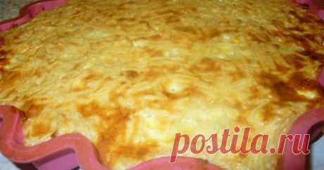 Лапшевник с творогом Лапшевник с творогом – вкусный, полезный, сытный, питательный. Недаром он входит в меню практически всех детских учреждений.