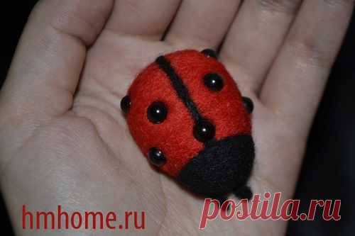 Валяная брошка Божья коровка