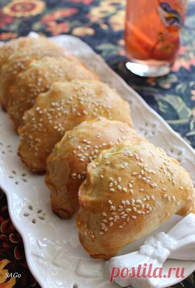 Пирожки с яйцами и зеленым луком