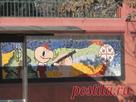 representación de la tira cómica mas importante de Chile: Condorito antiguas,,, olvidé subirlas antes,,,, técnica de mosaico estilo Gaudí
