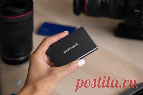 Samsung запланировала выпуск безрамочного смартфона. Корпорация Samsung запланировала создать полностью безрамочную переднюю панель для смартфонов. Журналисты изучили презентацию Samsung Display, согласно которой компания намерена создать переднюю панель OLED All Around Full Screen. Компонент отличается от остальных на рынке тем, что не имеет видимых рамок.