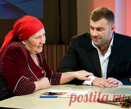Разоблачение шоу «Битва экстрасенсов»: что правда, а что — постановка. Последние несколько месяцев журналисты выкатили новую порцию разоблачений «Битвы экстрасенсов». На этот раз за программу взялись серьезно: скинули завесу анонимности и заставили говорить на камеру, хоть и скрытую, участников и победителей шоу. Их признания не порадуют производителей «Битвы». Без регистрации, без денег, в любое время и по любому вопросу, выбранный вами специалист удаленно проконсультируе...