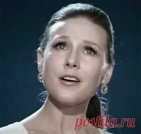 Звёзды советской эстрады. Мария Пахоменко 
Мария Пахоменко родилась 25 марта 1937 г. в деревне Лютня в Белоруссии. Еще в радиотехникуме она организовала первый музыкальный квартет. Впоследствии, работая на заводе "Красный треугольник", выступ…