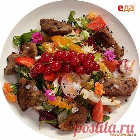 Теплый салат из куриной печени с апельсином