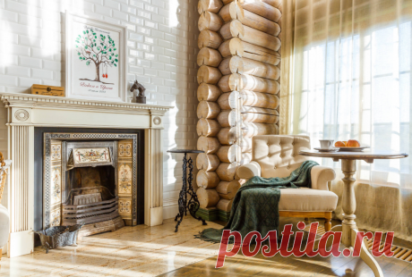 Оцилиндрованное бревно — непривычный материал для русского юга, но эта семья решилась на эксперимент. При этом хозяева попросили дизайнера уйти от образа «дома царя Берендея» или лесного домика охотников.