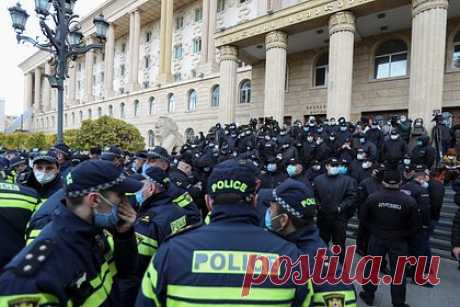 В Грузии раскрыли результаты спецоперации против воров в законе. В Грузии полиция и прокуратура провели крупную спецоперацию против представителей воровского мира, по итогам которой задержаны 18 человек. Оперативные мероприятия прошли в Тбилиси, Аджарии, Гуриа, Самегрело и Шида Картли. Среди задержанных пятеро подозреваются в поддержке воров в законе.