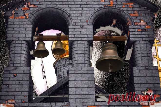 Видно вправду скоро сбудется
    То, чего душа ждала:
    Мне весь день сегодня чудится,
    Что звонят колокола.

    Только двери в храме заперты.
    Кто б там стал трезвонить зря?
    Не видать дьячка на паперти
    И на вышке звонаря.

    Знать служение воскресное
    Не у нас в земном краю:
    То звонят чины небесные
    По душе моей в раю.
(Д. Кедрин)