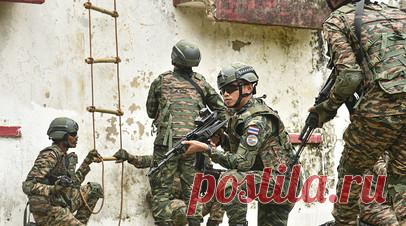 Таиланд начал морскую военную операцию на границе с Камбоджей. Королевские военно-морские силы Таиланда начали масштабную операцию под названием Trat Prap Porapak («Трат подавляет врага»), задействовав силы на море и в воздухе. Решение принято на фоне обострения конфликта с Камбоджей. Читать далее