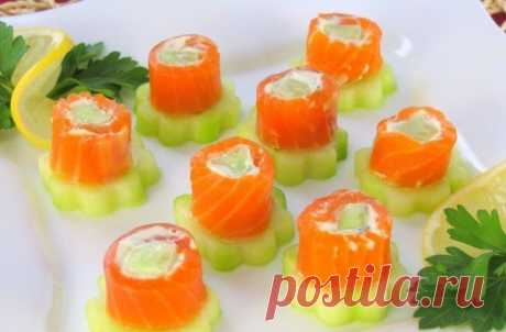 Канапе из форели, огурца и крем-сыра - идеальная закуска!&nbsp;

Обожаю эту закуску, кстати, улетает со стола она в первую очередь! К тому же она еще и диетическая :)

Ингредиенты:
Показать полностью…