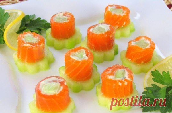 Канапе из форели, огурца и крем-сыра - идеальная закуска! 

Обожаю эту закуску, кстати, улетает со стола она в первую очередь! К тому же она еще и диетическая :)

Ингредиенты:
Показать полностью…