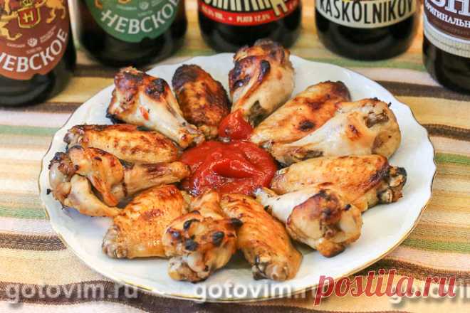 Куриные крылышки в лимонно-медовом маринаде. Рецепт с фото В этом рецепте маринад для куриных крылышек делят на 2 части. Одна часть - непосредственно маринад, с которым перемешиваю подготовленные крылья и оставляю на 30 минут. Вторая часть - основа для глазури, благодаря которой готовые куриные крылышки становятся не только аппетитно румяными, но и блестящими.