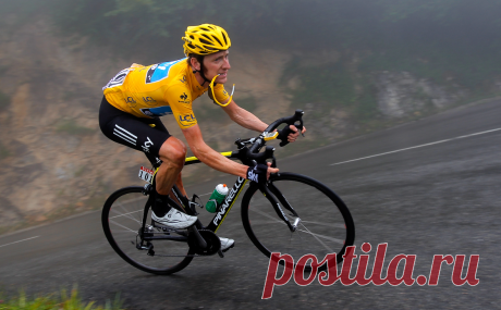 Times узнала, что легенда велоспорта может потерять трофеи из-за долгов. Лучшего велогонщика в истории Великобритании признали банкротом в начале июня из-за долга его компании, который превысил £1 млн. У Брэдли Уиггинса могут изъять даже награды и кубки, как это произошло с Борисом Беккером