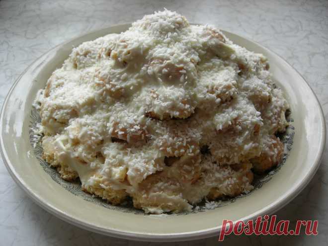 Торт "Снежная горка" очень вкусный торт со сметанным кремом.