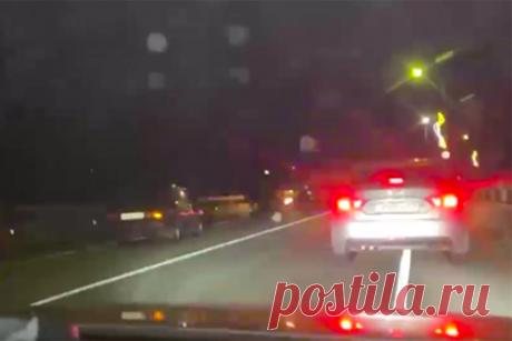 Водитель машины Собчак рассказал подробности смертельного ДТП в Сочи. Водитель автомобиля Mercedes, в котором ехала Ксения Собчак, рассказал о подробностях смертельной аварии, произошедшей в Сочи. Во время движения по Краснополянскому шоссе водитель выехал на встречную полосу, врезался в машину марки Volkswagen, а затем отскочил в автобус МАЗ.