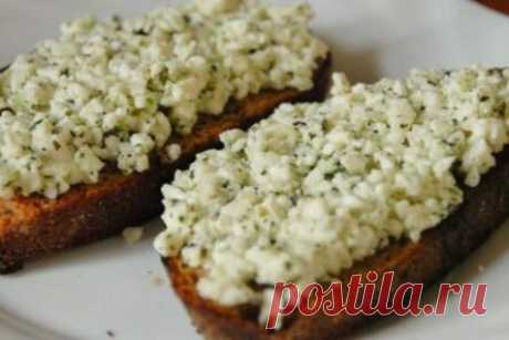 12 вкуснейших намазок на хлеб, которые утолят голод в два счёта!
