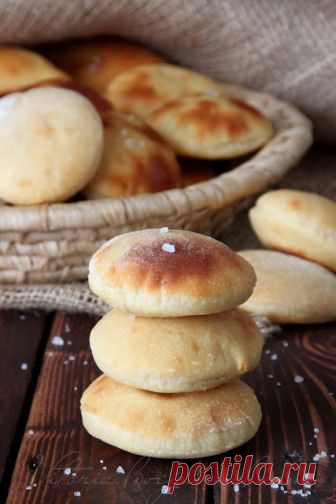 Картофельные фокаччине 


ну очень вкусные картофельные фокаччине по рецепту Юли Giulia
300 г муки 150 мл тёплого молока 50 г сливочного масла 12.5 г свежих дрожжей 6 г соли 200 г пюре отварного картофеля
Отварить картофель…