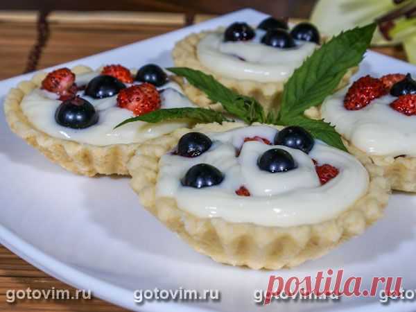 Корзинки с заварным кремом и ягодами