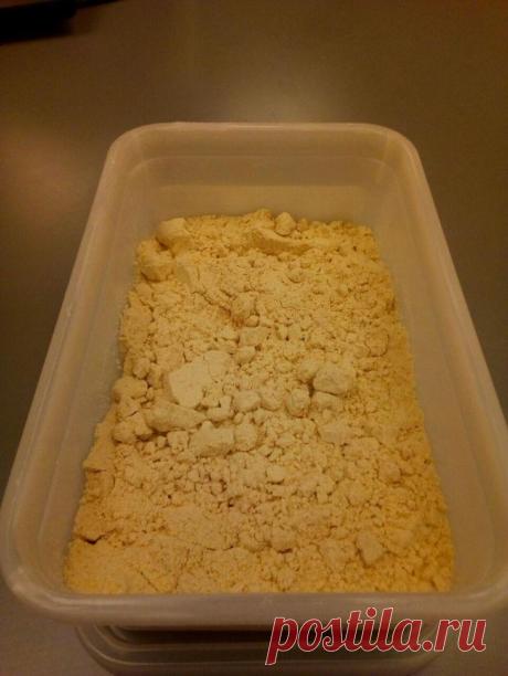 Уголок пищевого технолога Сегодня с регулярно присущей нам кристальной честностью, открытостью и серьезностью мы рассмотрим процесс производства любимых изделий с глубоких интимных сторон и (надеемся) влюбим вас в колбасу еще ...