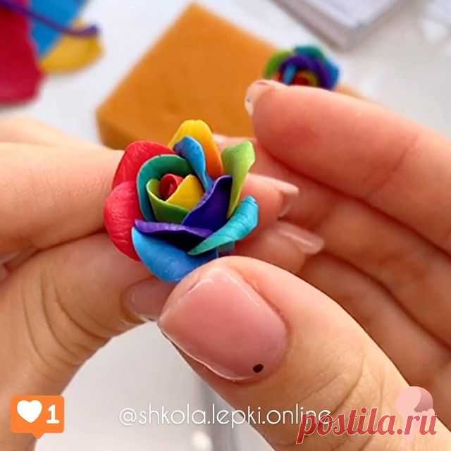Ставь лайк❤️, если понравилось видео!
И сохраняй пост, чтобы потом вернуться и пересмотреть✅
⠀⠀⠀⠀⠀⠀⠀⠀⠀⠀⠀⠀⠀
На видео я делаю радужную розу из запекаемой полимерной глины.
В моем случае это Cernit.
тычинок я смешала прозрачную и ом количестве.
⠀⠀⠀⠀⠀⠀⠀⠀
Полное видео с моими комментариями без ускорений будет на моем канале Ютуб (ссылка в профиле.
⠀⠀⠀⠀⠀⠀⠀⠀⠀⠀⠀⠀⠀
Больше видео по лепке на моей странице 👉 @shkola.lepki.online 👈
⠀⠀⠀⠀⠀⠀⠀⠀⠀⠀⠀⠀⠀
Если вам нужны и полезны мои МК - ...